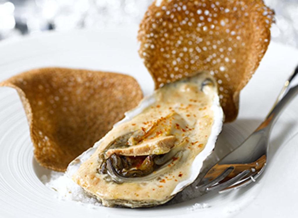 Huîtres au foie gras et croustilles de sarrasin