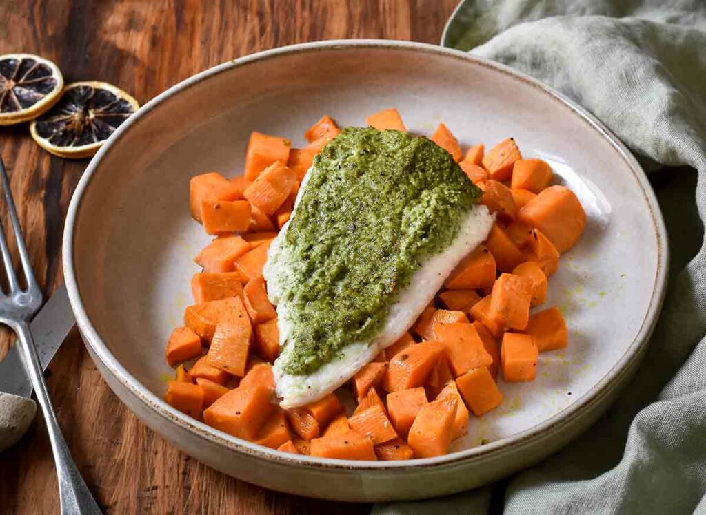 Filet d’églefin au pesto de menthe et citron noir