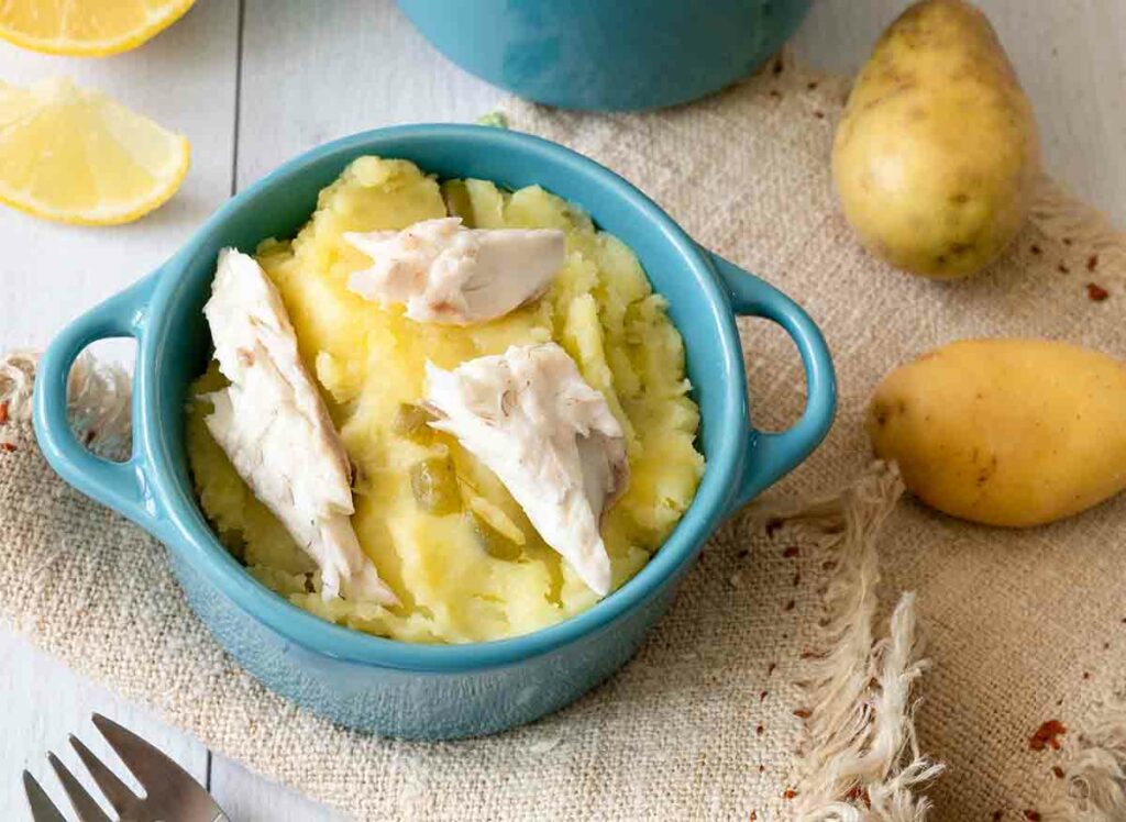 Bar sur purée de pommes de terre et haricots