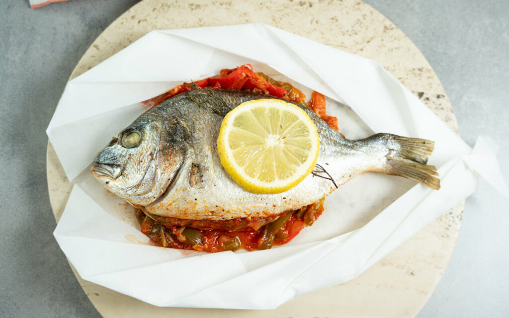 Papillotes de daurade à la basquaise