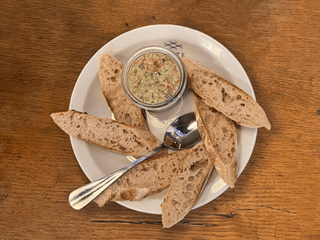 Rillettes de bar d’élevage aux agrumes
